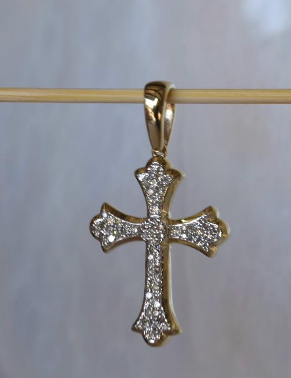 Dije cruz de oro con diamantes