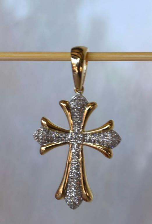 Dije cruz de oro con diamantes